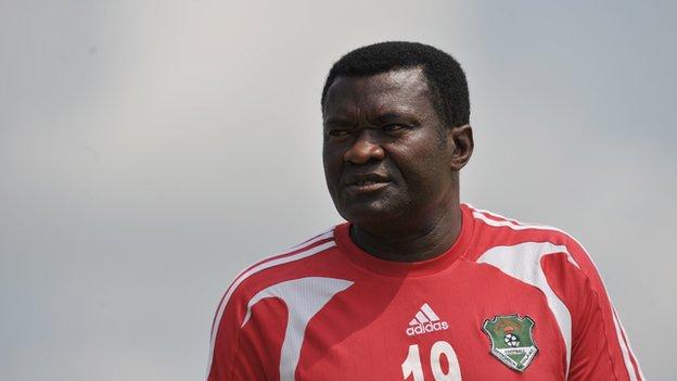 Malawi coach Kinnah Phiri signs contract extension - BBC Sport