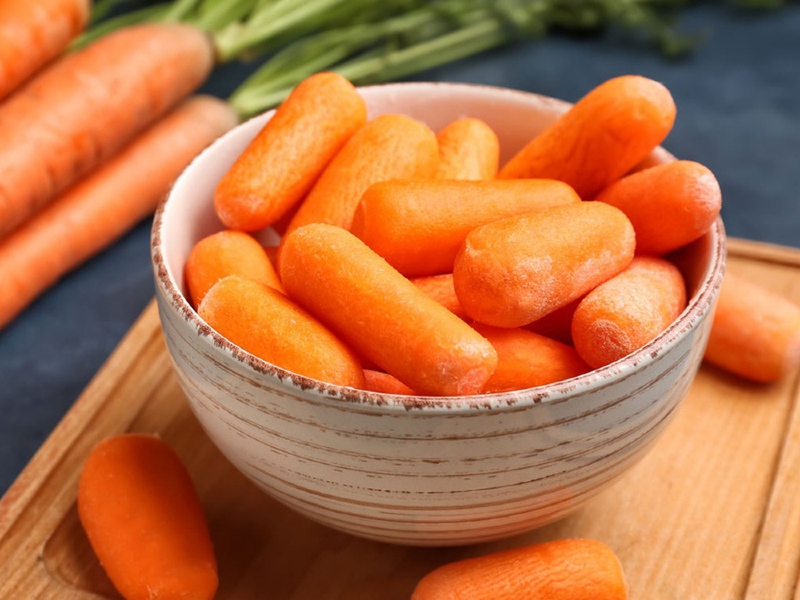 Trong cà rốt có chứa rất nhiều hàm lượng vitamin A, beta-carotene, giúp cải thiện làn da, đẩy lùi nám, tàn nhang vô cùng hiệu quả