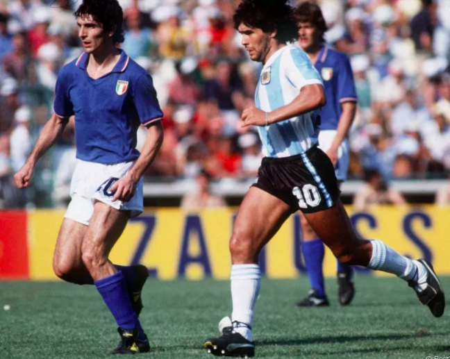 Paolo Rossi qua đời: Đối thủ vĩ đại của Maradona trên thiên đàng!
