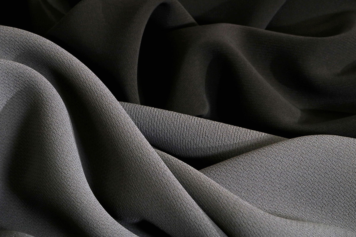 9 Loại vải may áo gió phổ biến, bền và đẹp nhất hiện nay